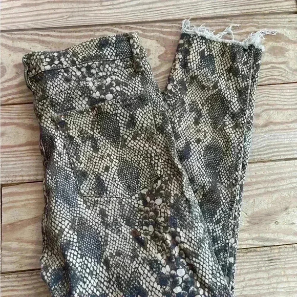 We the free snake print Jeggings size 30 - Picture 6 of 6